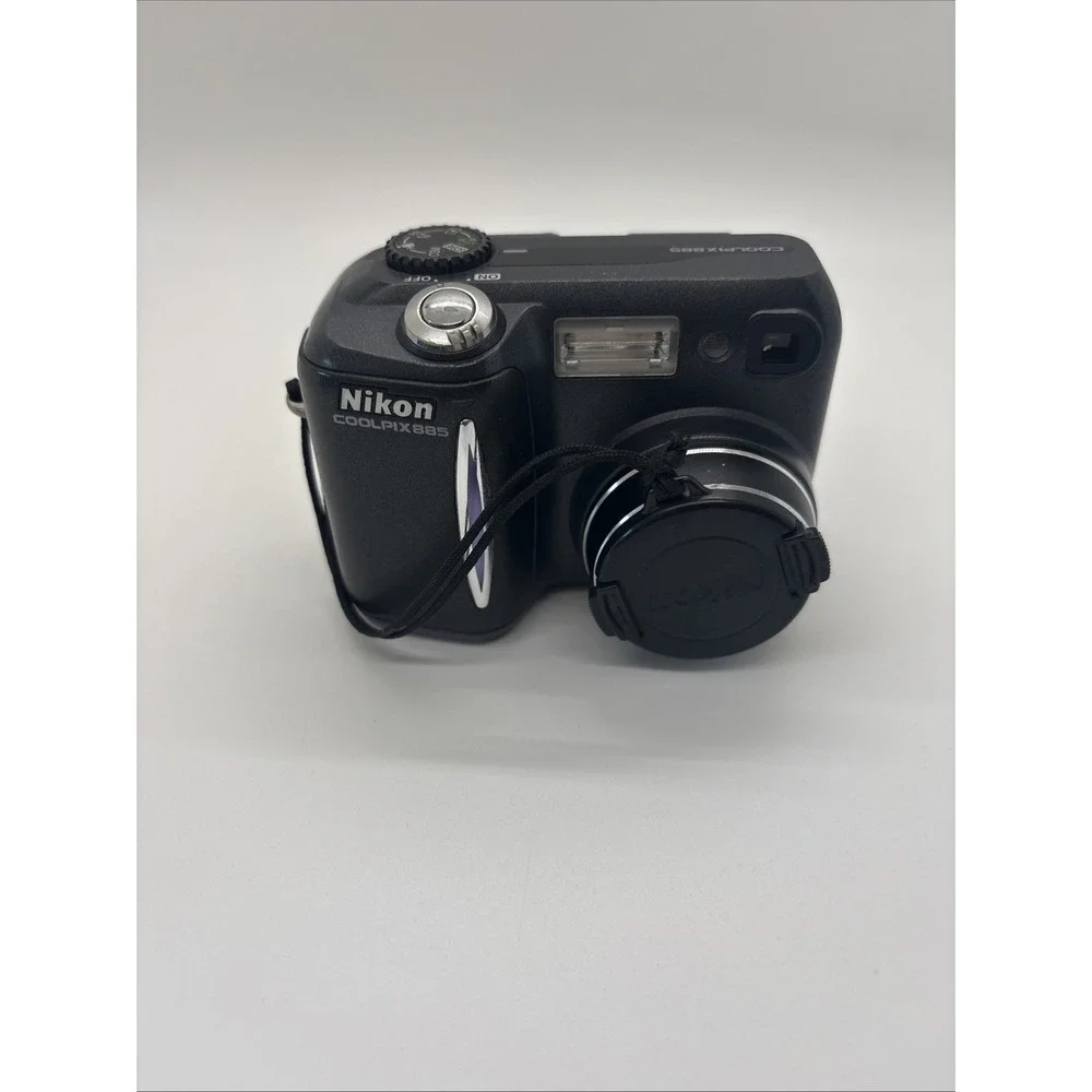 Nikon Coolpix 885 3.2MP Digital Camera UNTESTED, No Battery
